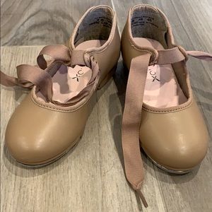 Capezio girl’s tap shoes